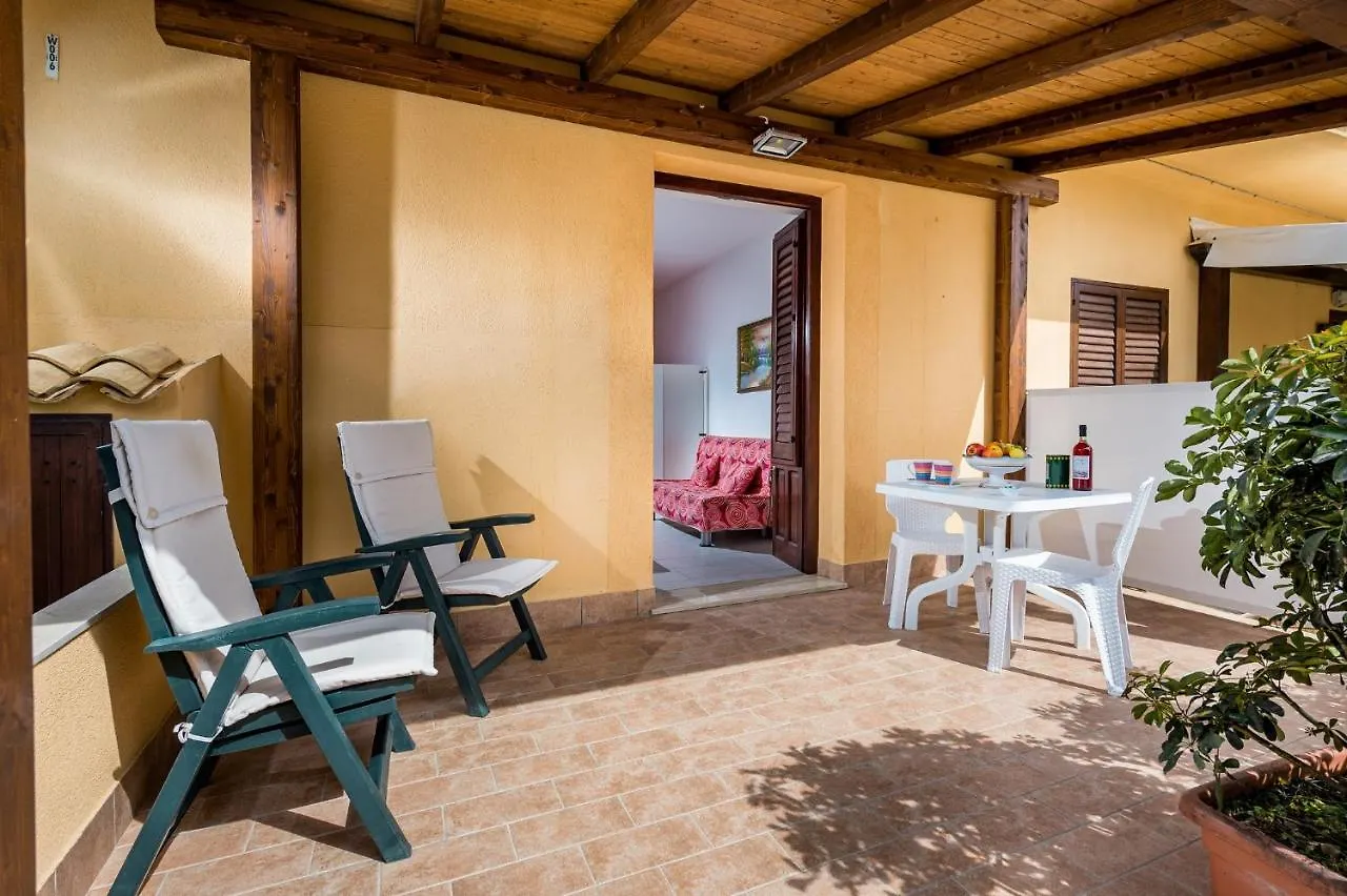 Casa Vacanza Saraceno كاستيلاّماري ديل غو 0*,  إيطاليا
